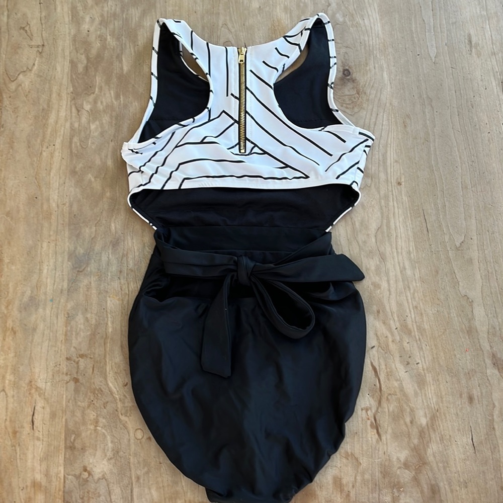 Albion Color Block Swimsuit Size Small - Picture 2 of 6